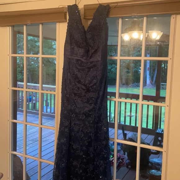 Navy lace a line princess v neck - Picture 3 of 8